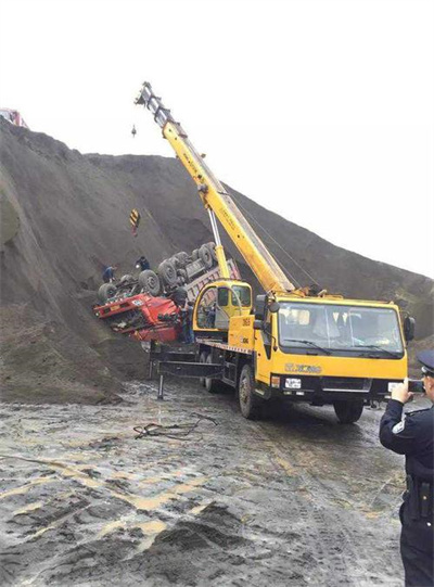 鹿寨上犹道路救援